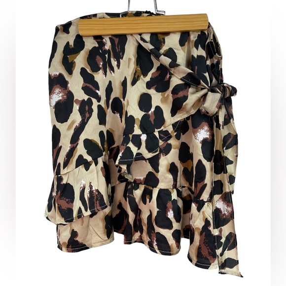 Princess Polly Small Leopard Cheetah Print Wrap Satin Mini Skirt - Picture 4 of 8